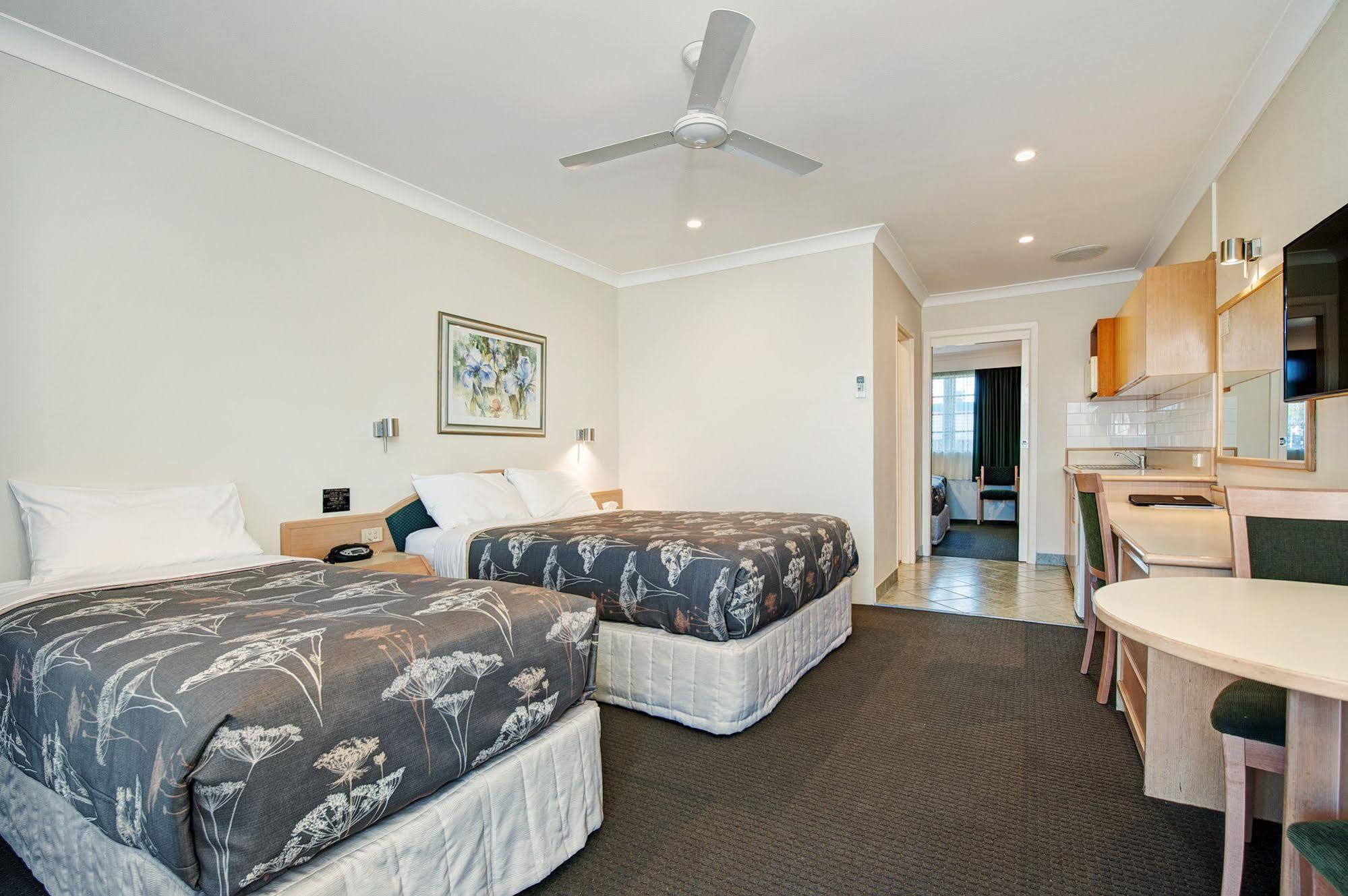Colonial Terrace Motor Inn Raymond Terrace Exteriér fotografie