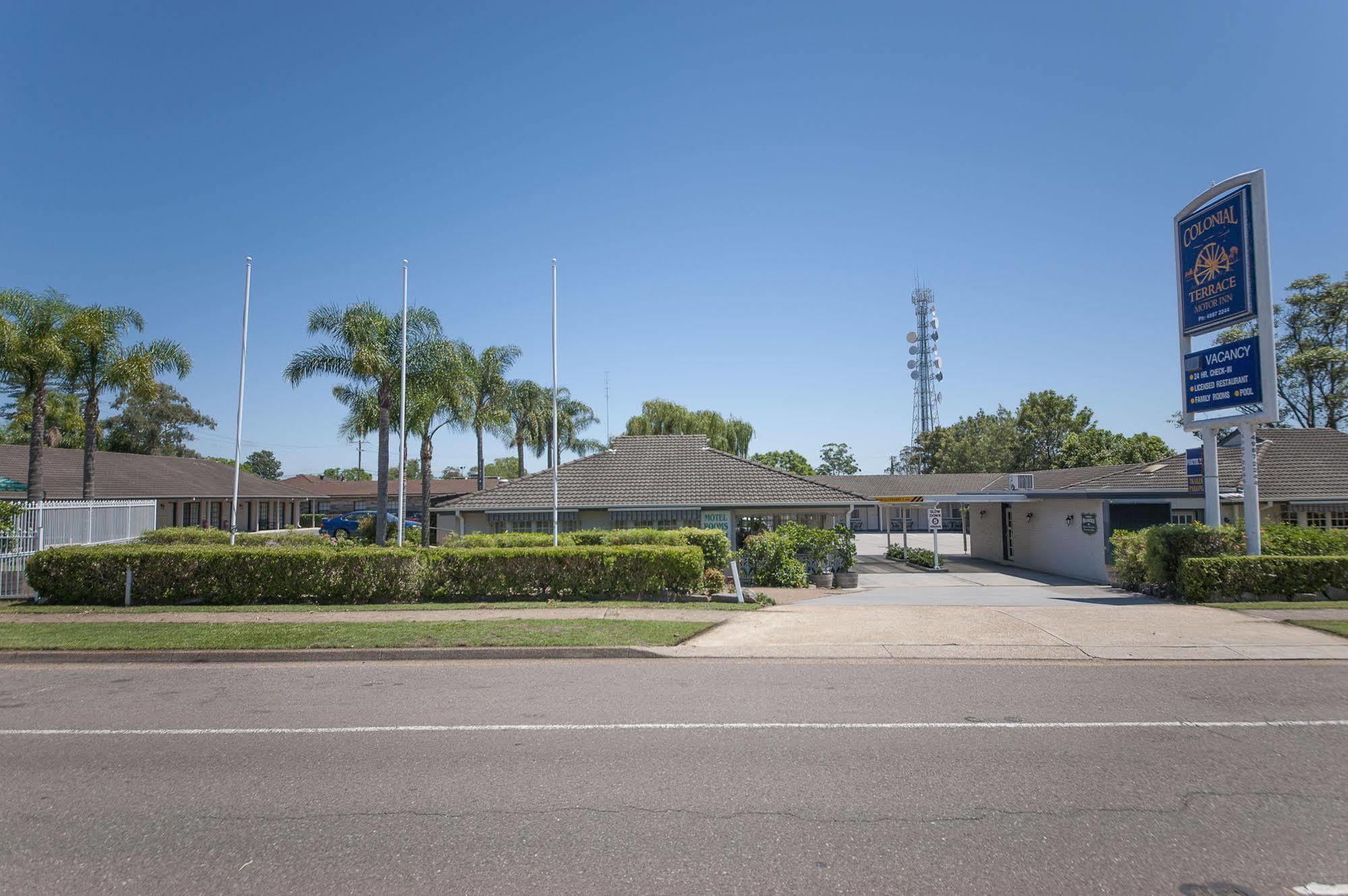 Colonial Terrace Motor Inn Raymond Terrace Exteriér fotografie